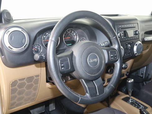 Used 2013 Jeep Wrangler Unlimited Sahara image 6