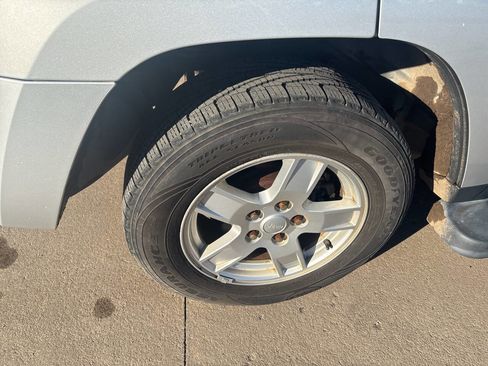 Used 2005 Jeep Grand Cherokee Laredo image 8