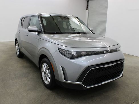 Used 2024 Kia Soul LX w/ Option Group 015 FWD image 6