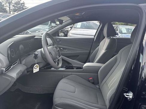 Certified 2023 Hyundai Elantra SEL w/ Convenience Package FWD image 16