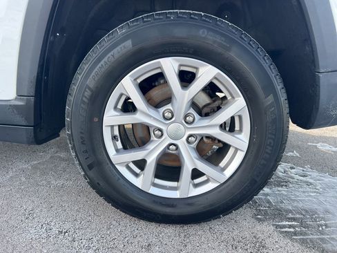 Used 2022 Jeep Grand Cherokee Limited image 9