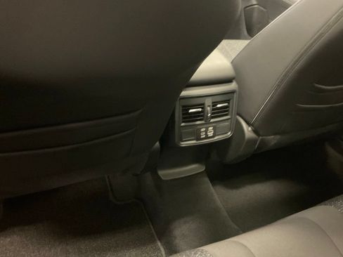 Used 2025 Subaru Forester Premium AWD/4WD image 28