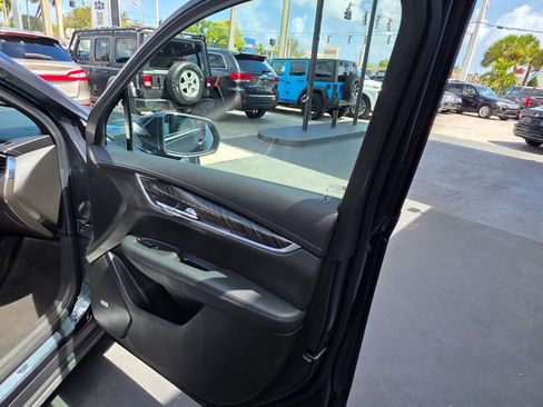 Used 2020 Cadillac XT6 Premium Luxury AWD/4WD image 15