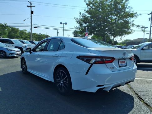 Used 2022 Toyota Camry SE FWD image 4