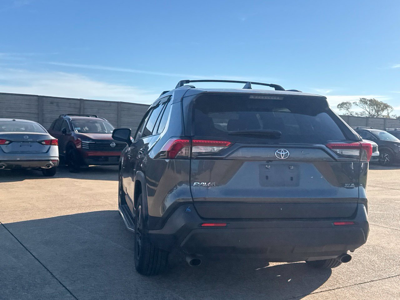 Used 2019 Toyota RAV4 XLE FWD image 21