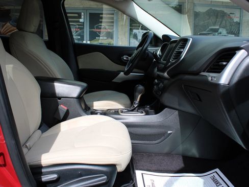 Used 2017 Jeep Cherokee Latitude w/ Comfort/Convenience Group image 7