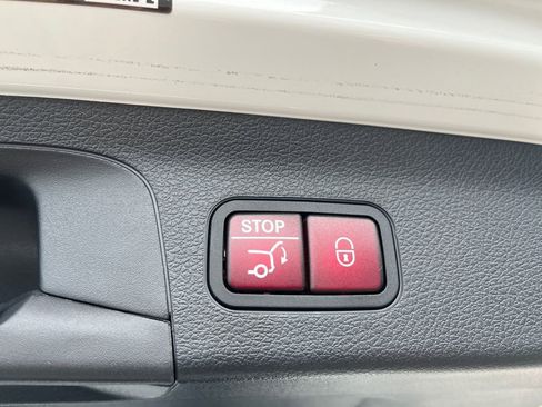 Used 2024 Mercedes-Benz GLS 450 4MATIC image 21