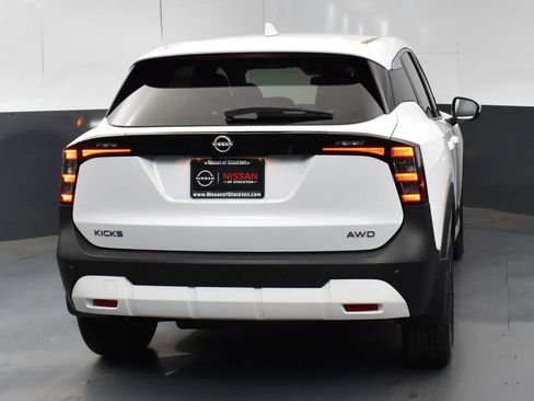 New 2025 Nissan Kicks SV image 7