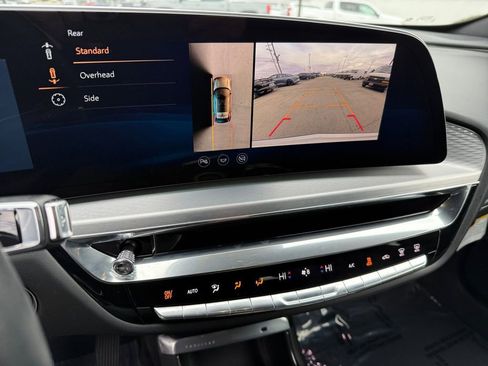 Used 2024 Cadillac Lyriq Luxury image 17