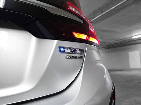 Certified 2018 Honda Clarity Touring image 10