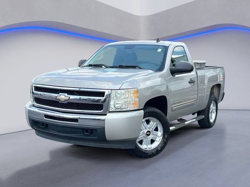 Used 2009 Chevrolet Silverado 1500 LT AWD/4WD image 2