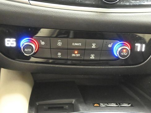 Used 2023 Buick Enclave Essence w/ Experience Buick Package AWD/4WD image 19