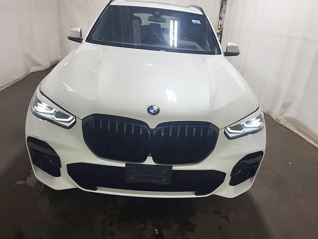 Used 2022 BMW X5 xDrive40i w/ M Sport Package AWD/4WD image 3