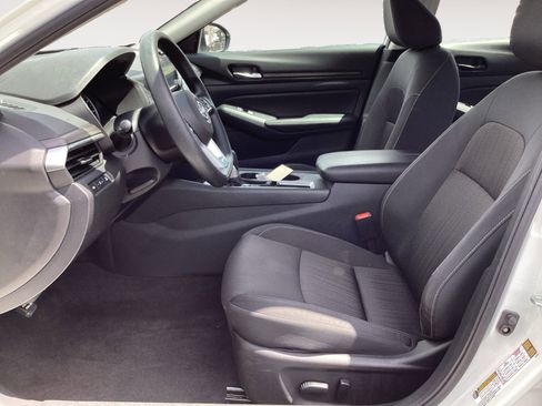 Used 2025 Nissan Altima 2.5 SV FWD image 25