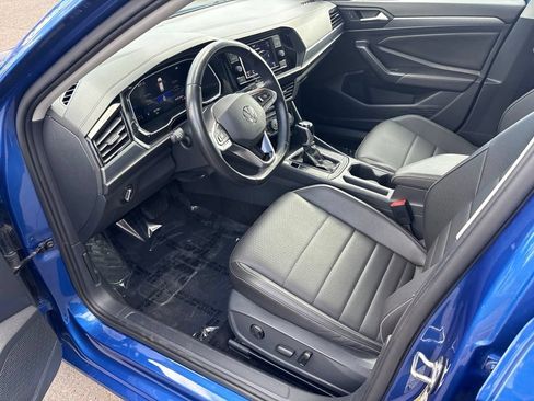 Used 2024 Volkswagen Jetta SE FWD image 13