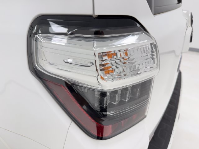 Used 2020 Toyota 4Runner SR5 AWD/4WD image 36