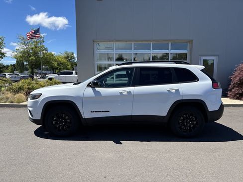 Certified 2023 Jeep Cherokee Altitude Lux AWD/4WD image 2