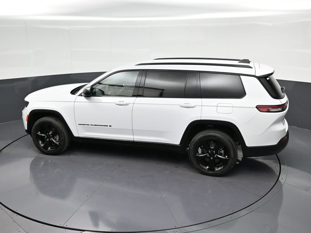 Used 2025 Jeep Grand Cherokee L Limited w/ Black Appearance Package RWD image 25