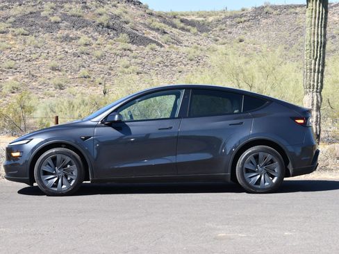 Used 2026 Tesla Model Y AWD image 7
