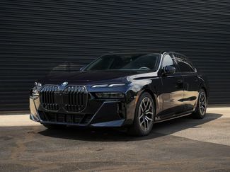 Used 2025 BMW i7 xDrive60 AWD/4WD video 1