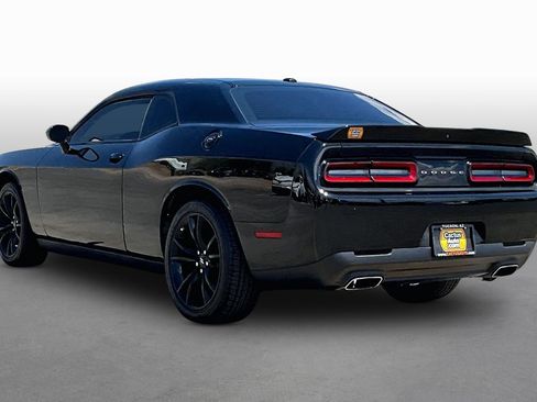 Used 2019 Dodge Challenger SXT RWD image 11