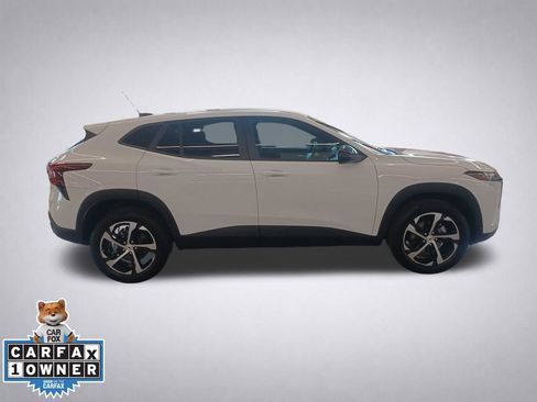 Used 2024 Chevrolet Trax RS FWD image 3