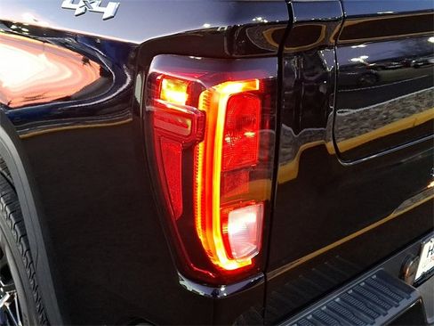 Used 2022 GMC Sierra 1500 Elevation image 15