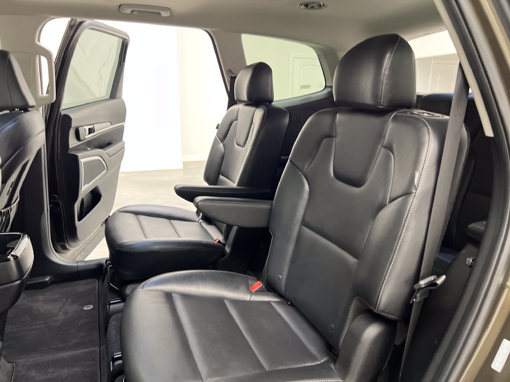 Used 2025 Kia Telluride S FWD image 16