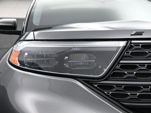 Used 2022 Ford Explorer XLT w/ Equipment Group 202A image 11