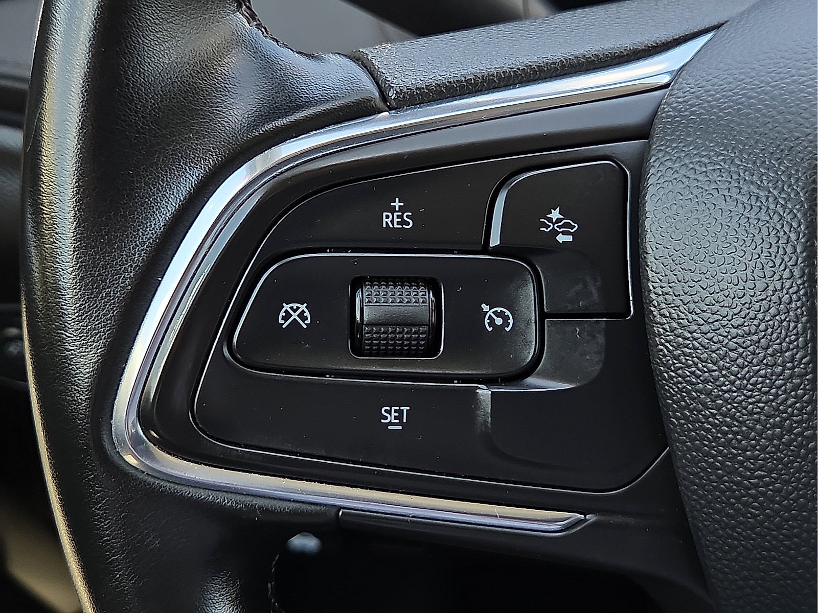 Certified 2024 Buick Encore GX Sport Touring FWD image 18