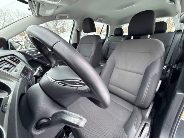 Used 2017 Volkswagen Golf S FWD image 22