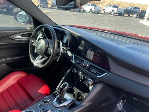 Used 2022 Alfa Romeo Giulia Veloce image 5
