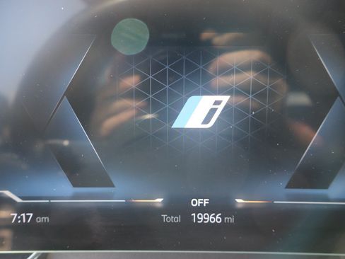 Used 2023 BMW i7 xDrive60 AWD/4WD image 10