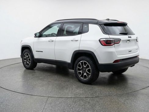 Used 2025 Jeep Compass Trailhawk AWD/4WD image 5
