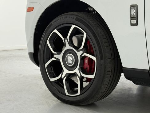 Used 2021 Rolls-Royce Cullinan Black Badge image 13