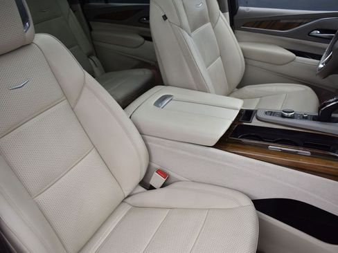 Used 2023 Cadillac Escalade ESV Premium Luxury Platinum w/ Heavy-Duty Trailer Package image 39