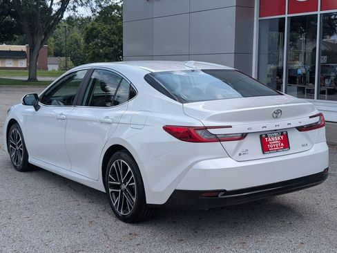 Used 2025 Toyota Camry XLE AWD/4WD image 5