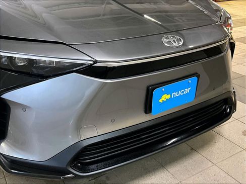 Used 2024 Toyota bZ4X XLE w/ Weather Package image 32