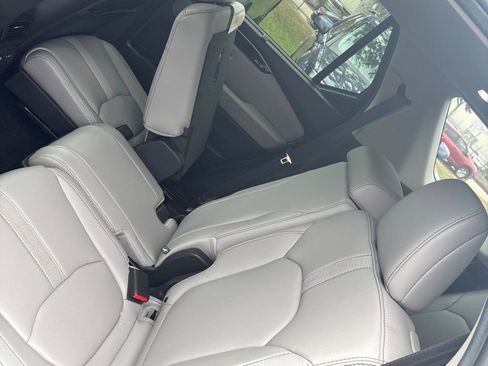 Used 2025 Honda Pilot EX-L image 3