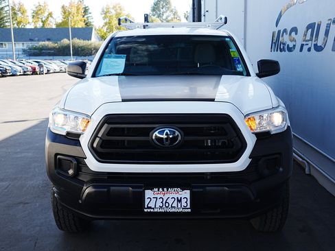 Used 2022 Toyota Tacoma SR image 2