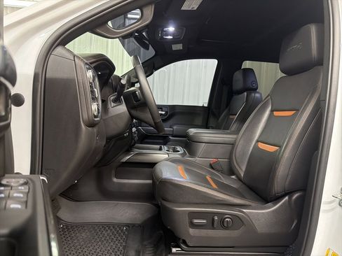 Used 2022 GMC Sierra 1500 AT4 w/ AT4 Premium Package image 9