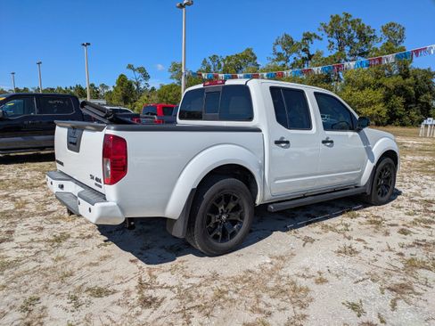 Used 2021 Nissan Frontier SV w/ Midnight Edition Floor Mats image 4
