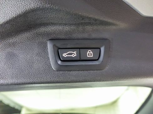 Used 2023 BMW X7 M60i w/ Executive Package image 31