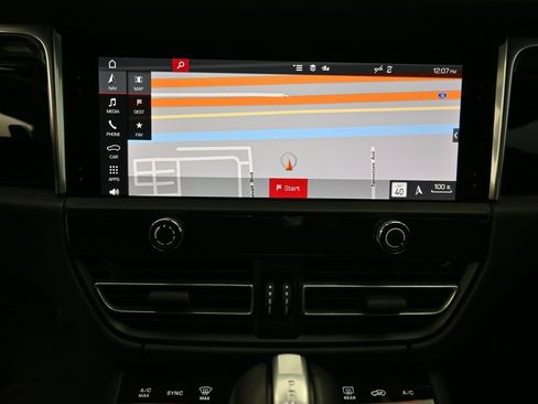 Certified 2025 Porsche Macan AWD/4WD image 14