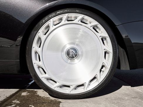 Used 2015 Rolls-Royce Wraith image 21