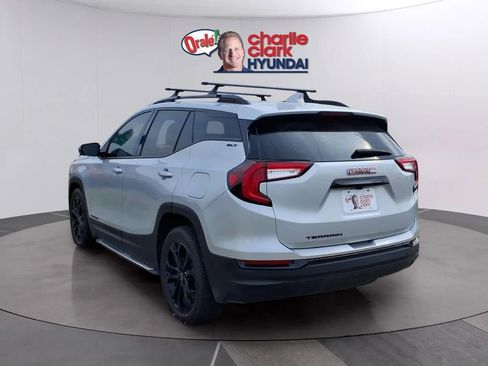 Used 2022 GMC Terrain SLT w/ LPO, 'HIT The Road' Package FWD image 3