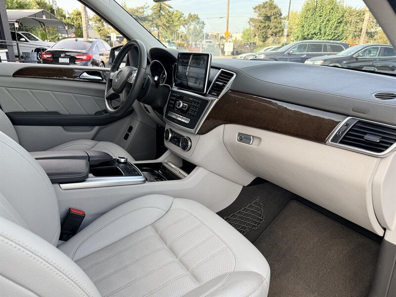 Used 2015 Mercedes-Benz GL 450 4MATIC image 28