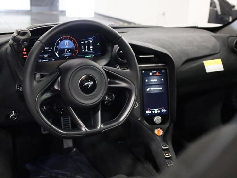 Used 2025 McLaren 750S image 31