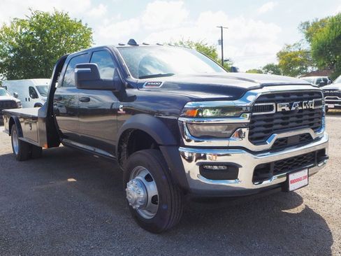 New 2026 RAM 5500 Tradesman w/ Chrome Appearance Group image 3