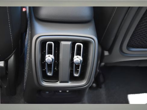 Certified 2025 Volvo XC40 B5 Plus w/ Protection Package Premier image 11